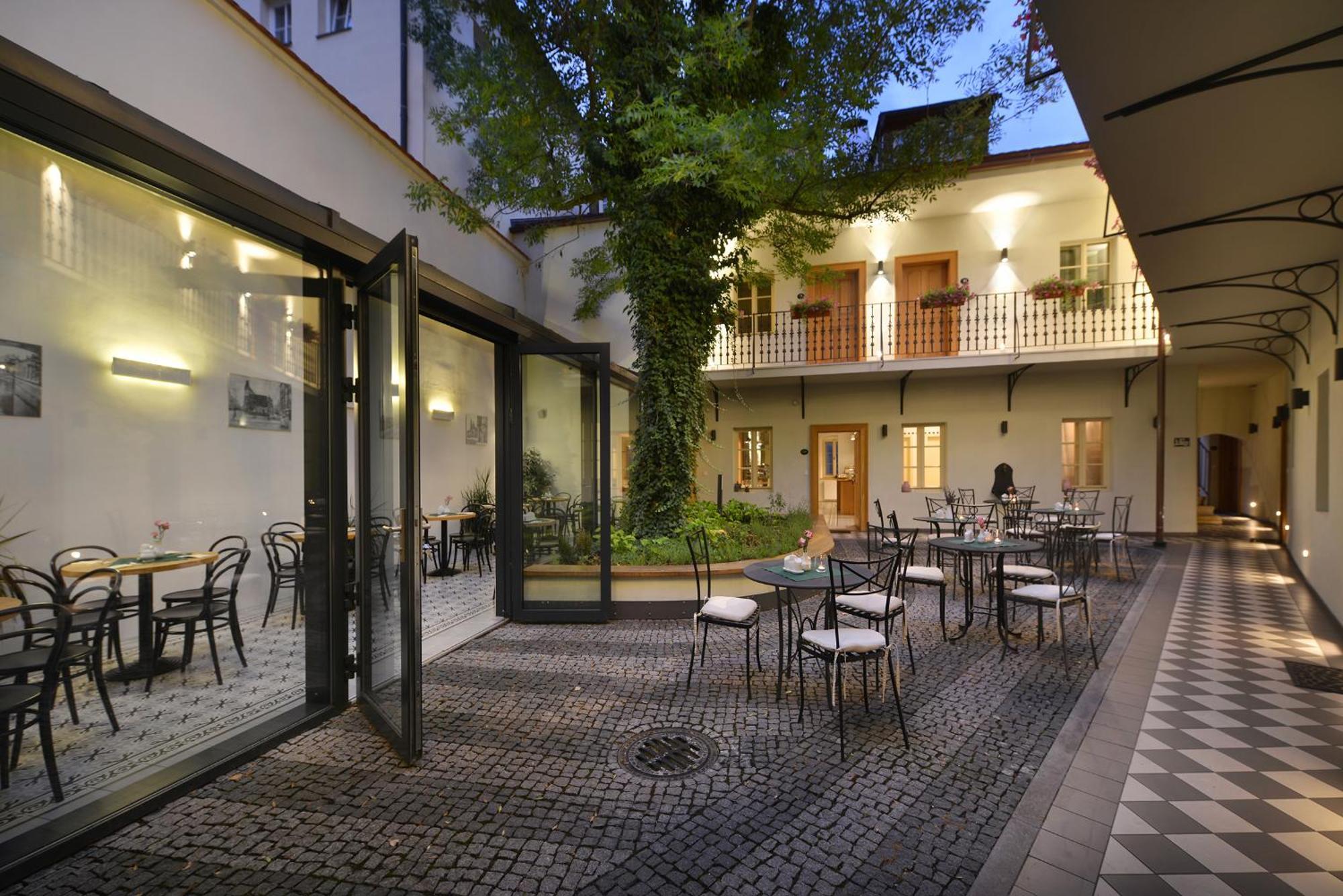 Hotel At The White Lily Prag