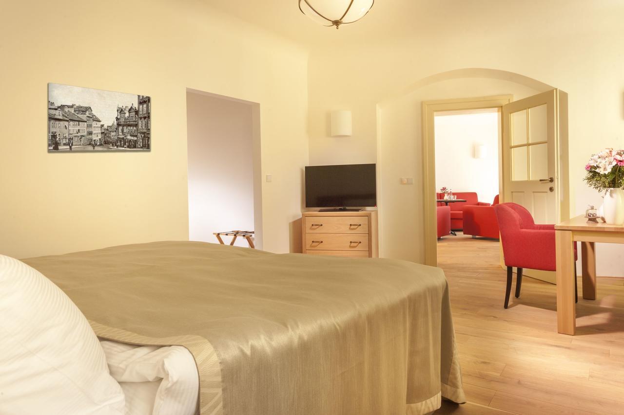 Hotel At The White Lily 4*