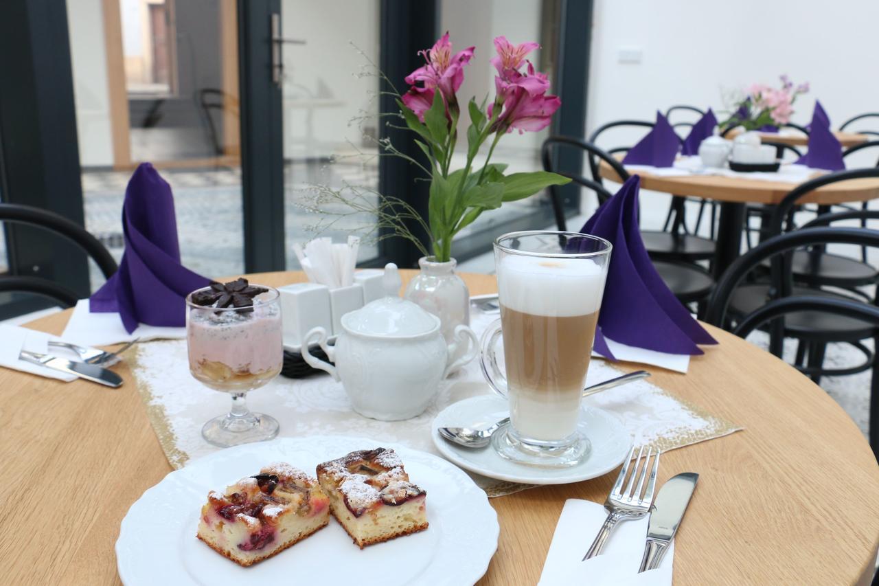 Hotell At The White Lily 4*