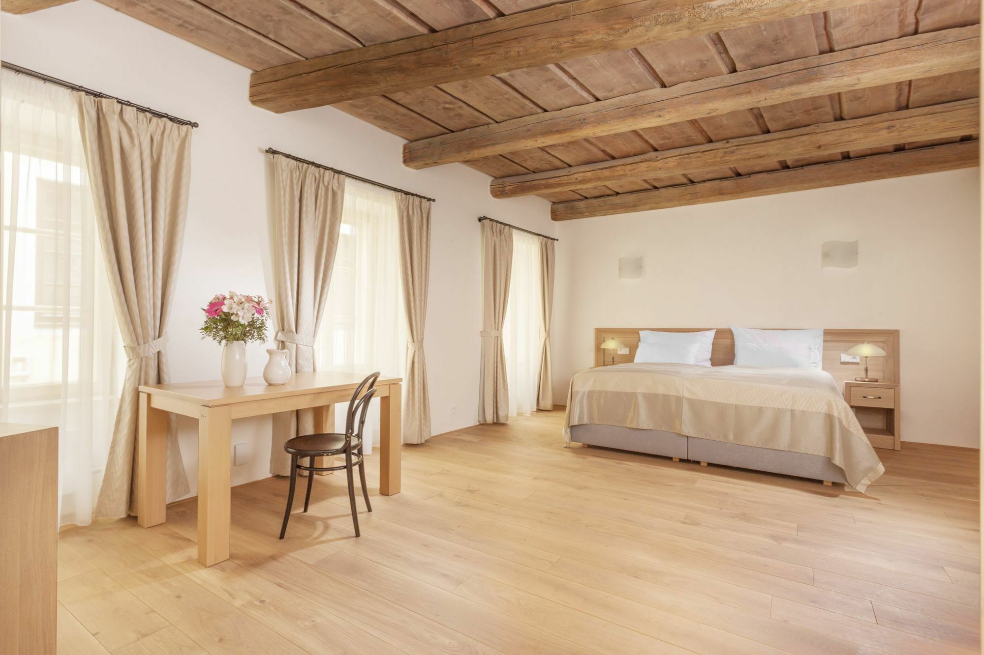 At The White Lily Hotell 4*
